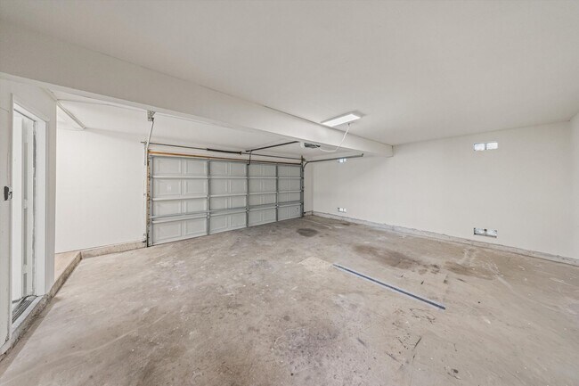 Building Photo - 711 Saratoga St