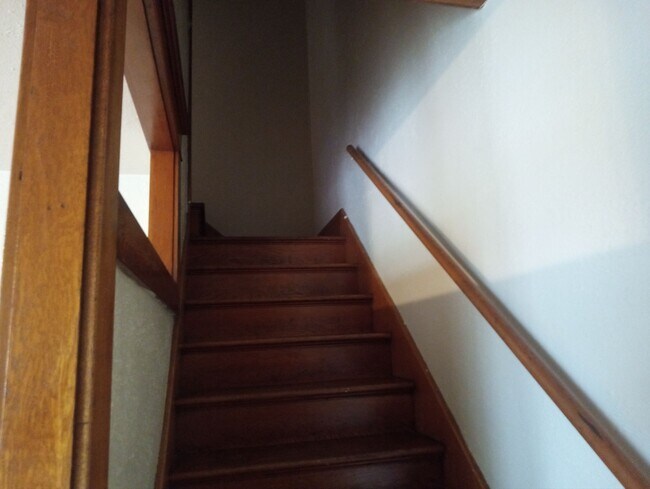 Building Photo - 1525 Kelsey Ave