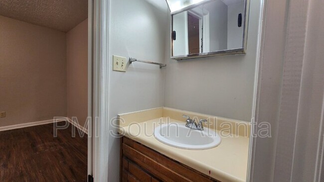 Building Photo - 634 Morton Ct