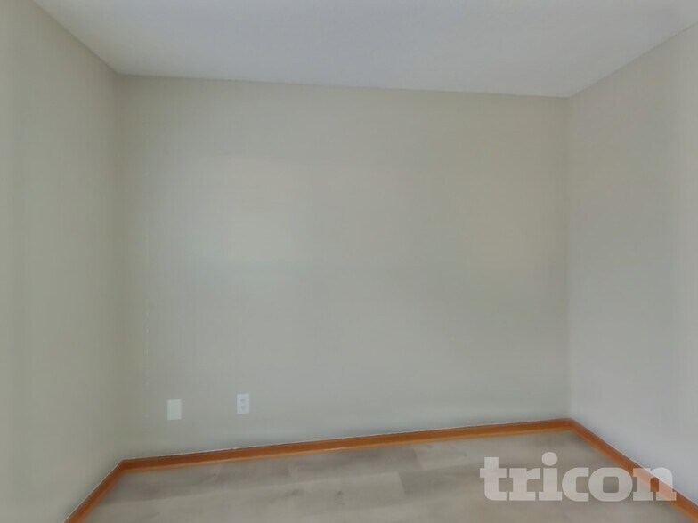 Building Photo - 9049 Garland Ln N