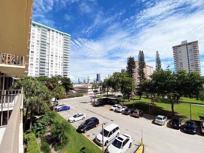 Building Photo - 290 174th St St