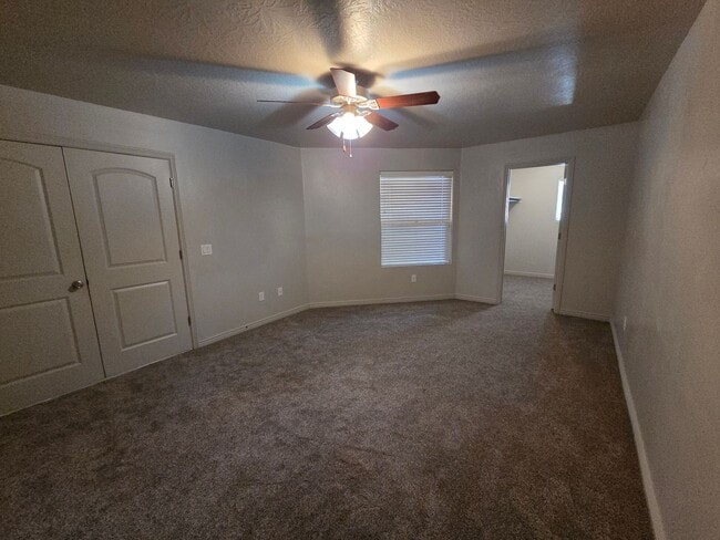 Building Photo - Spacious 4 Bedroom Home!
