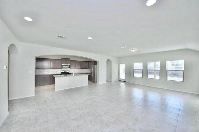 Building Photo - 1212 Matt Ln