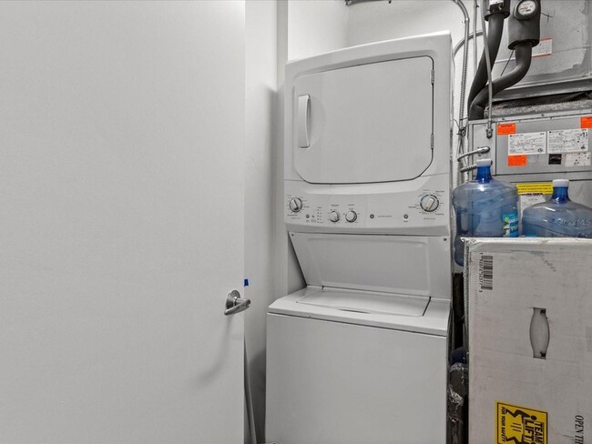 Building Photo - 150 E Robinson St