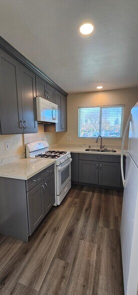 Building Photo - 451 Carneros Ave