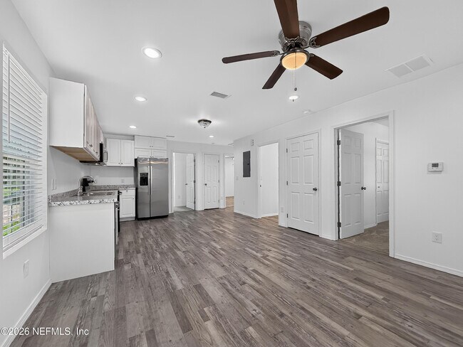 Building Photo - 2220 Flesher Ave