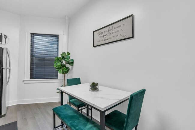 Building Photo - 68 Pine St