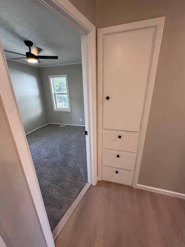 Building Photo - Mayo Meadow 3 Bed 1.5 Bath Cutie! Fully Up...