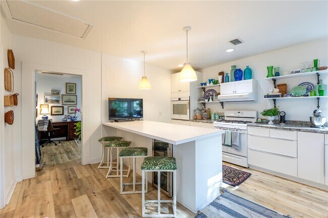 Building Photo - 310 NW 8th St