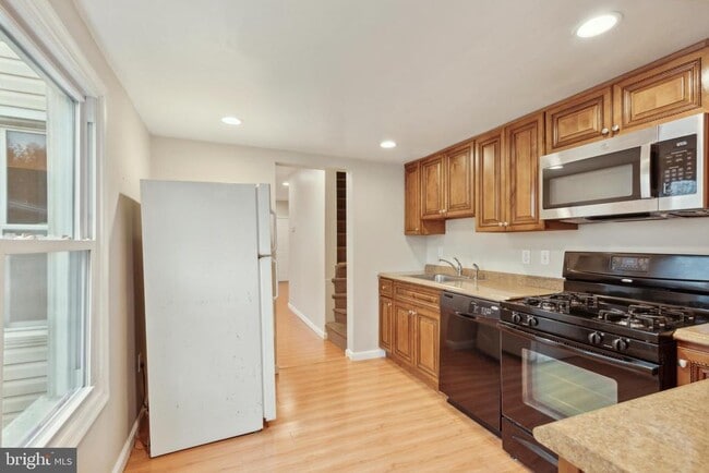 Building Photo - 104 Poplar St
