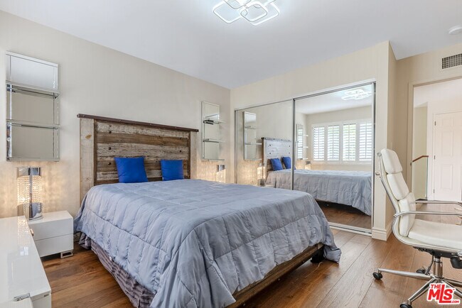 Building Photo - 2637 Angelo Dr