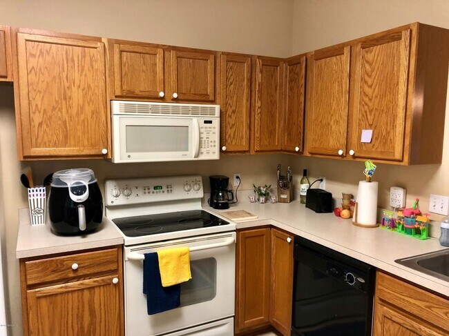 Building Photo - 506 Scrub Jay Dr