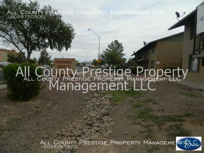 Building Photo - 2615 E Greenway Rd