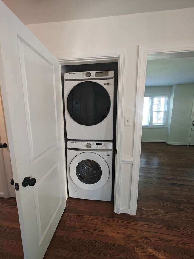 Building Photo - 3 bedroom home off of Parham Rd