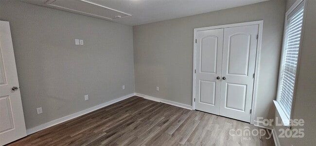 Building Photo - 1038 Albany Park Dr