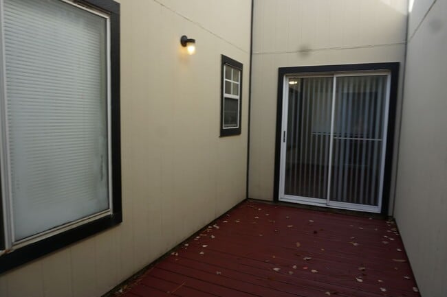 Building Photo - 1290/1292wct