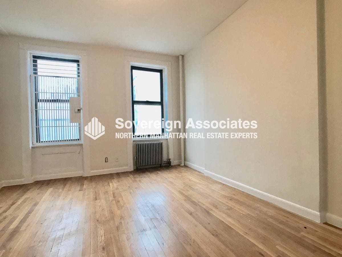 Building Photo - 405 W 49th St