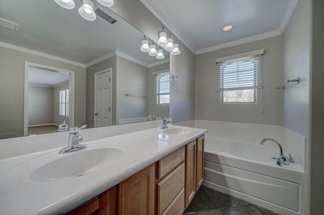 Building Photo - 2143 W Marconi Ave