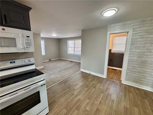 Building Photo - 3302 N Bogan Rd NE