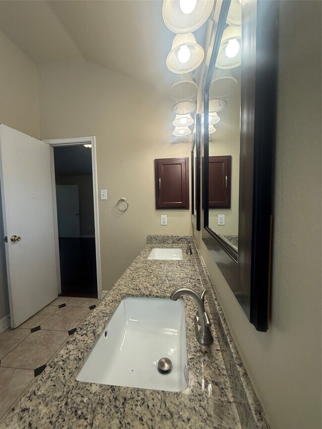 Building Photo - 8210 Paddington Pl Dr