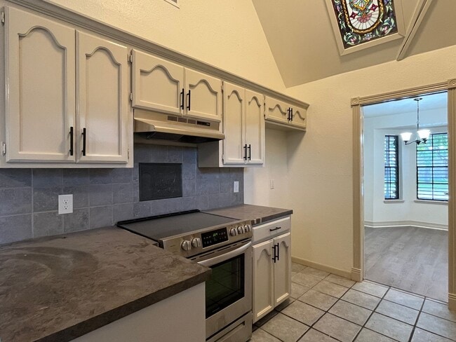 Building Photo - 3 Bedroom 2 Bath Southside!!