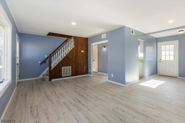 Building Photo - 1 Pine Ct