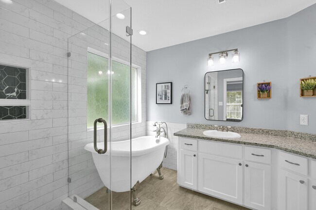 Building Photo - 22806 Lantana Dr