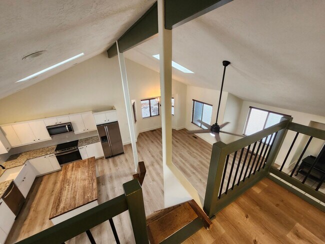 Building Photo - Modern and Remodeled SF Home in Southwest ...