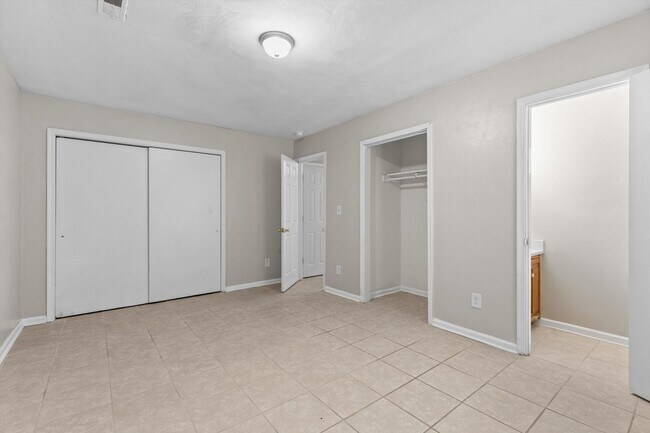 Building Photo - 6048 Brookwood Dr
