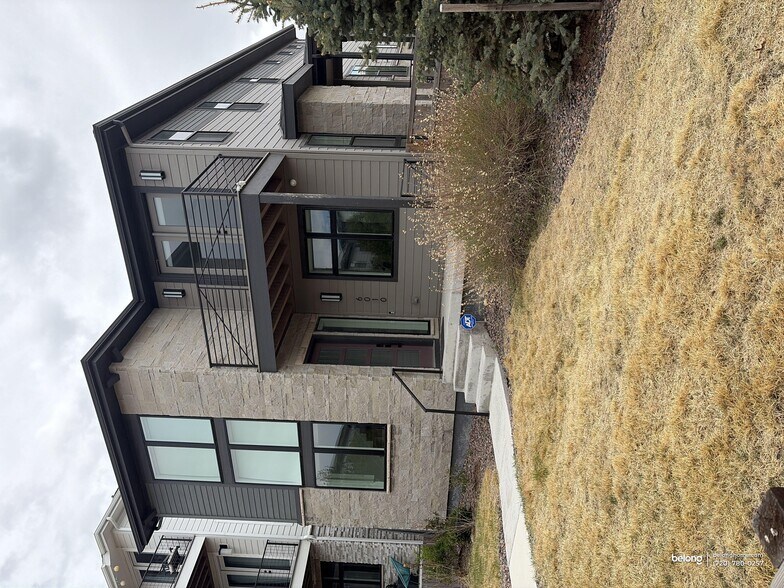 Building Photo - 6010 N Perth St