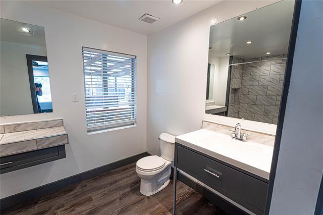 Building Photo - 10231 Pinecrest Dr