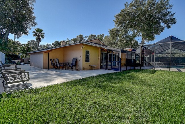 Building Photo - Luxurious 4 bedroom, 3 bath pool home.