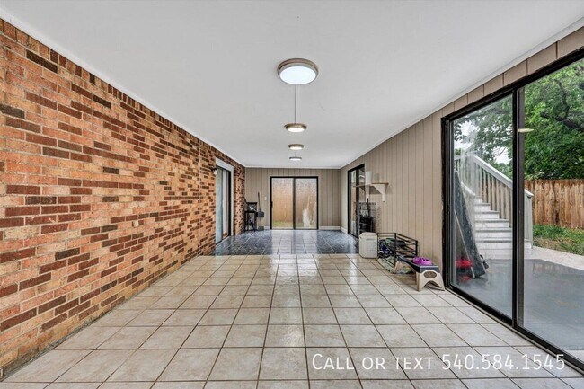 Building Photo - 3166 Galloway Dr