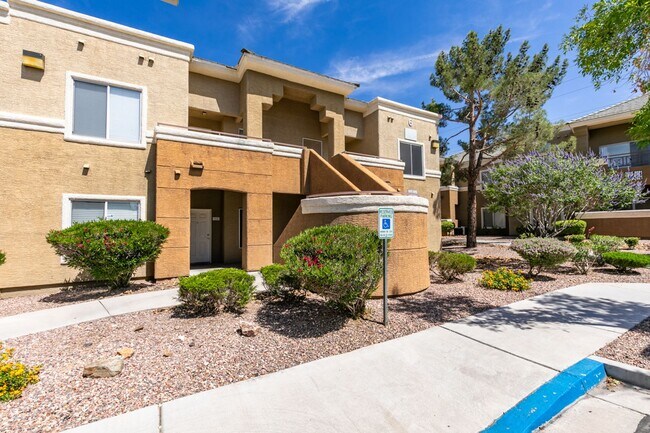 Building Photo - 8070 W Russell Rd