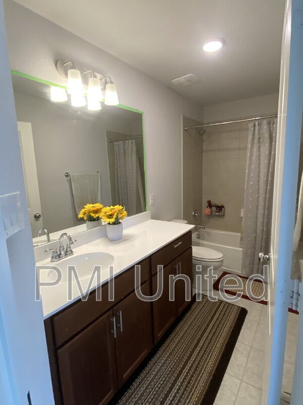 Building Photo - 429 Halwin Dr