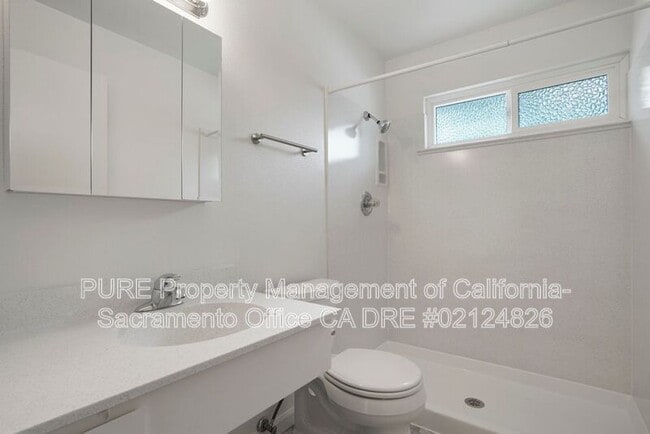 Building Photo - 8811 Salmon Falls Dr