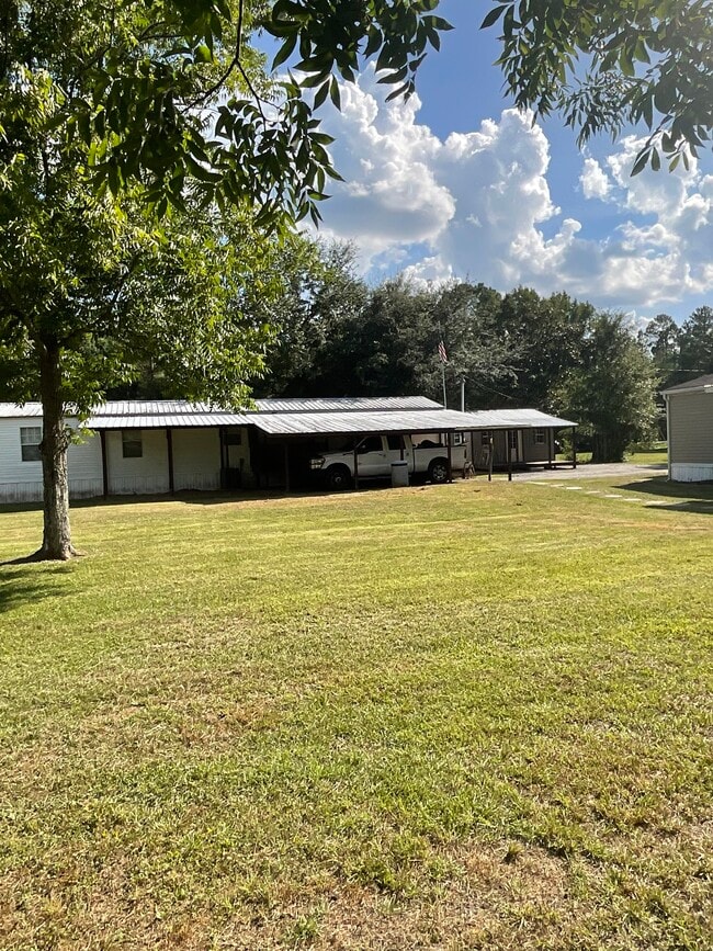Building Photo - Macclenny SR121 Singlewide