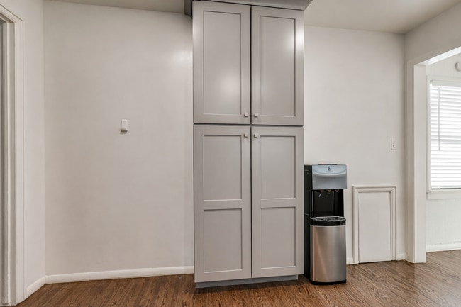 Building Photo - 458 S Indianapolis Ave