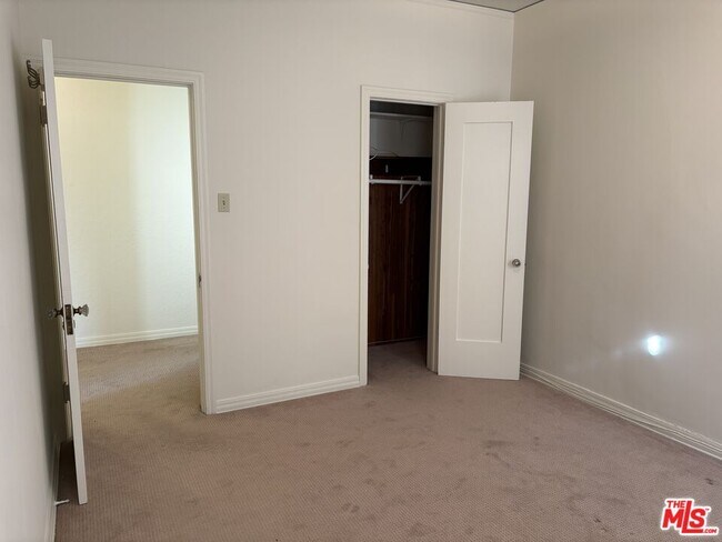 Building Photo - 351 N Gardner St