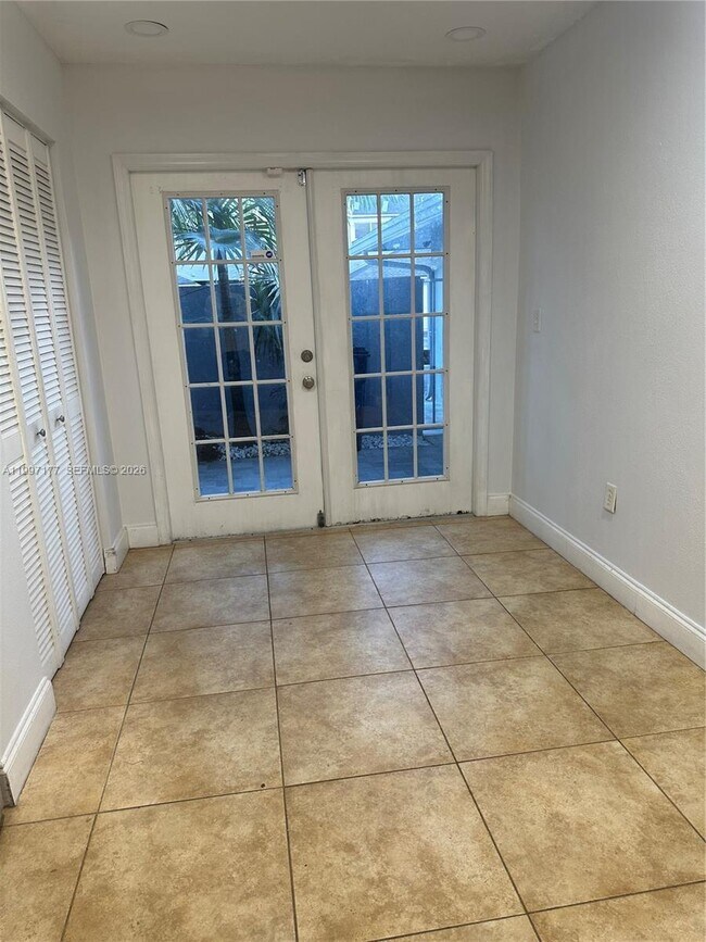 Building Photo - 9724 SW 142nd Pl