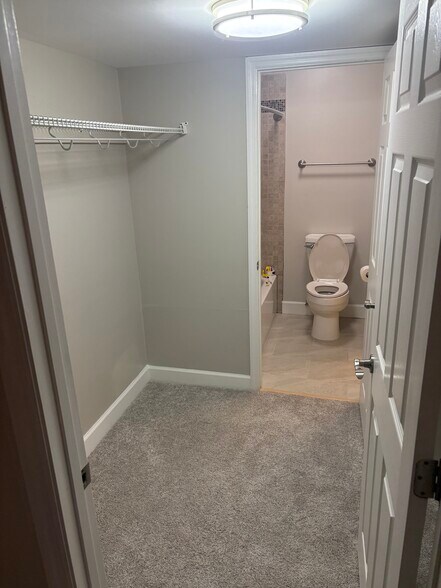 Building Photo - 515 Basswood Ave