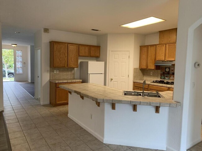 Building Photo - 353 Ellison Pl