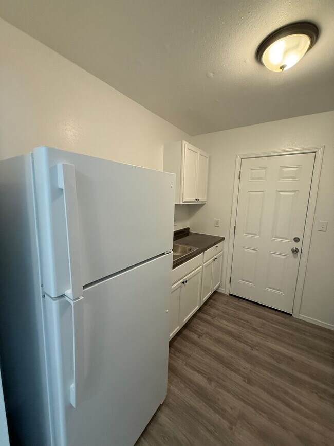 Building Photo - 1043 Monet Dr