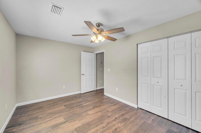 Building Photo - 574 NW Bayshore Blvd