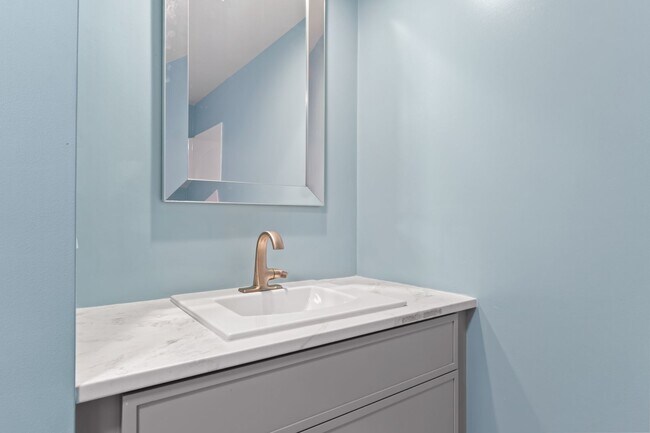 Building Photo - 381 Littlefield Rd