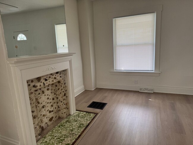 Building Photo - 2 Bedroom, 1 Bath Single Family Home - South Side, Columbus