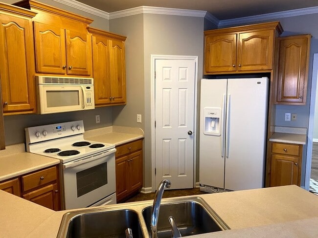 Building Photo - 3514 Choctaw Dr SE