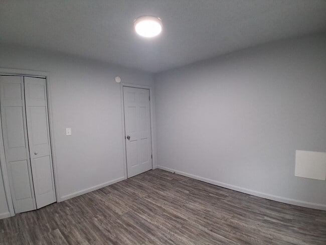 Building Photo - 320 Vermilion St