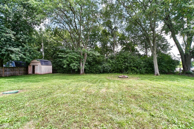 Building Photo - 635 Lake View Dr