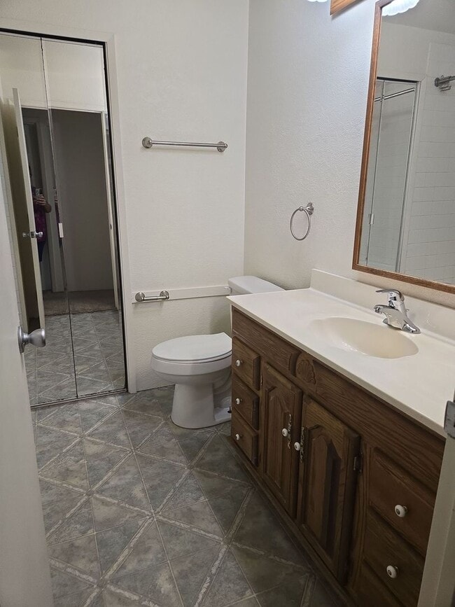 Building Photo - PRELEASING NOW: Large 6 bed/2 bath home!